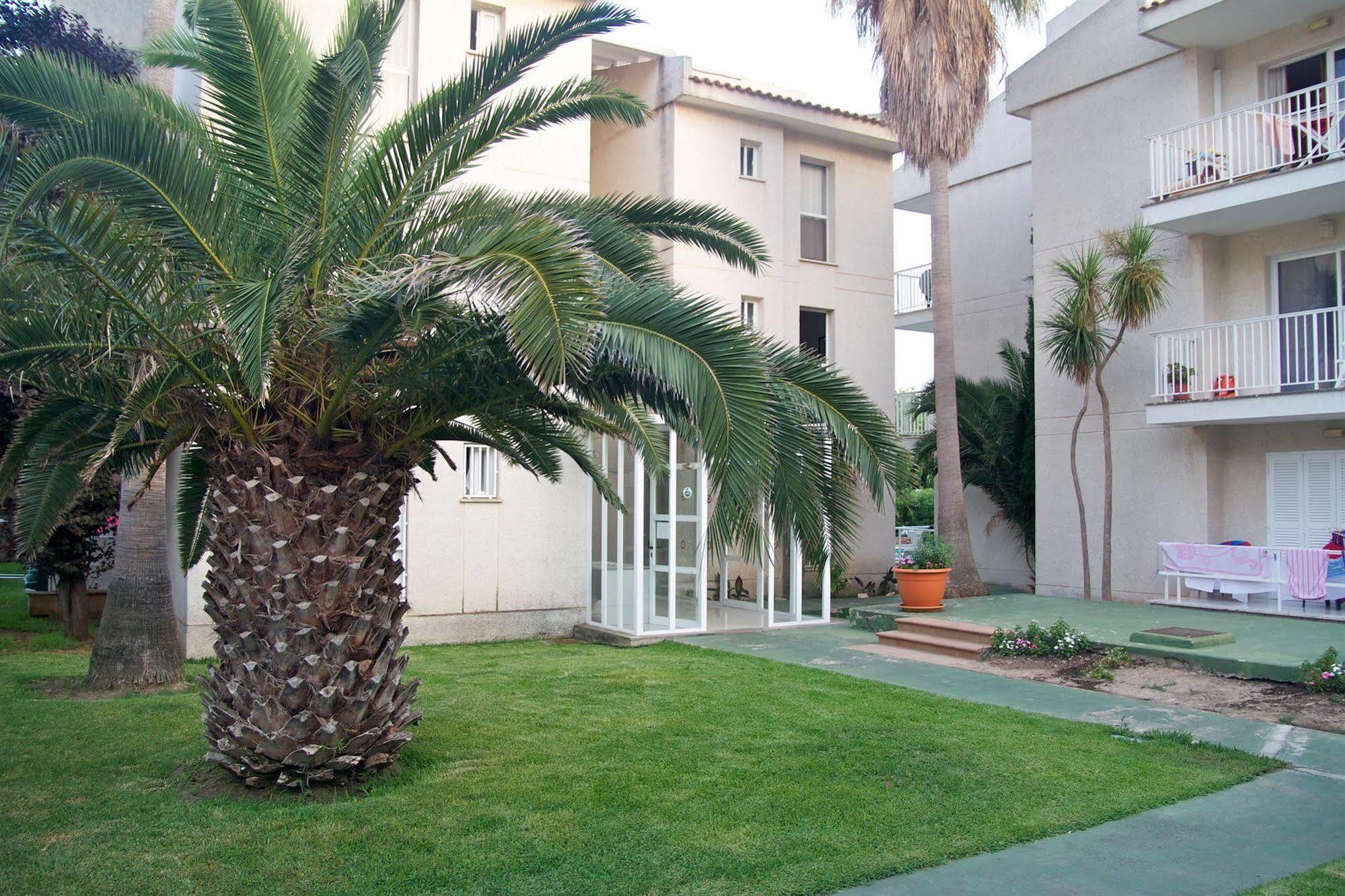 Llevant Apartments Port de Pollenca Bagian luar foto